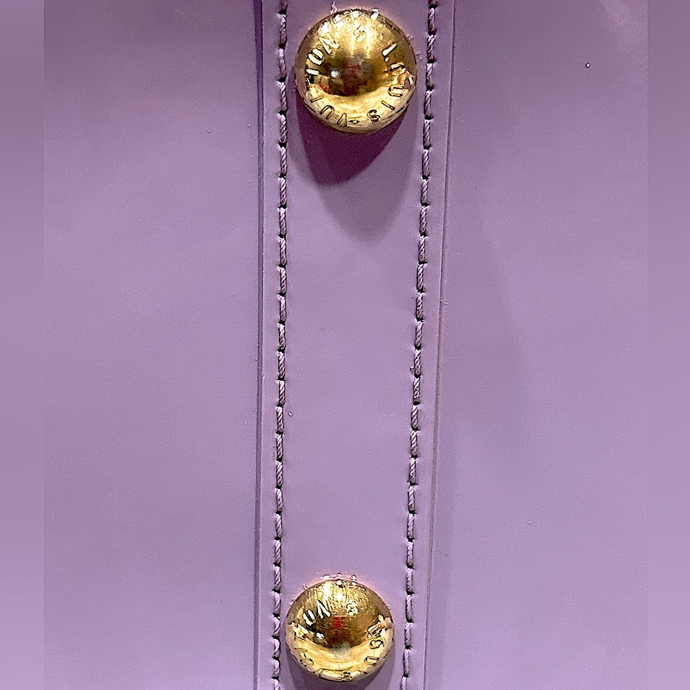 Louis Vuitton Authentic Pristine Lilac Vernis Alma - Picture 10 of 16